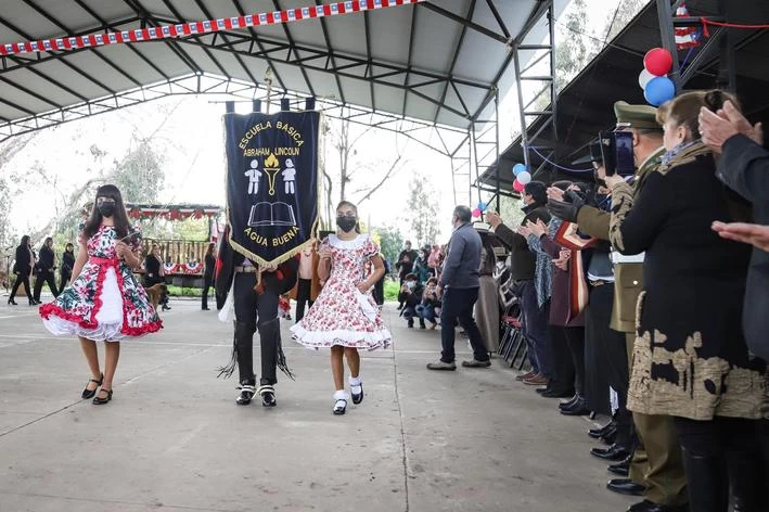 Desfiles Marcan Inicio De Celebraci N De Fiestas Patrias